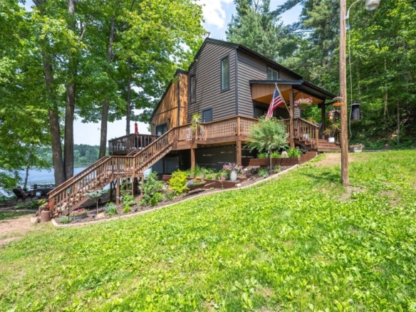 Residentialhouse for sale picture with an address of     in Star Prairie and a list price of 599900