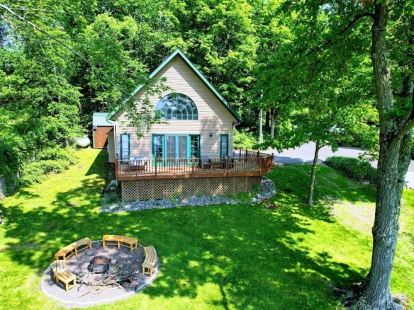 Residentialhouse for sale picture with an address of  W6741 Lakewood Boulevard in Ladysmith and a list price of 409900