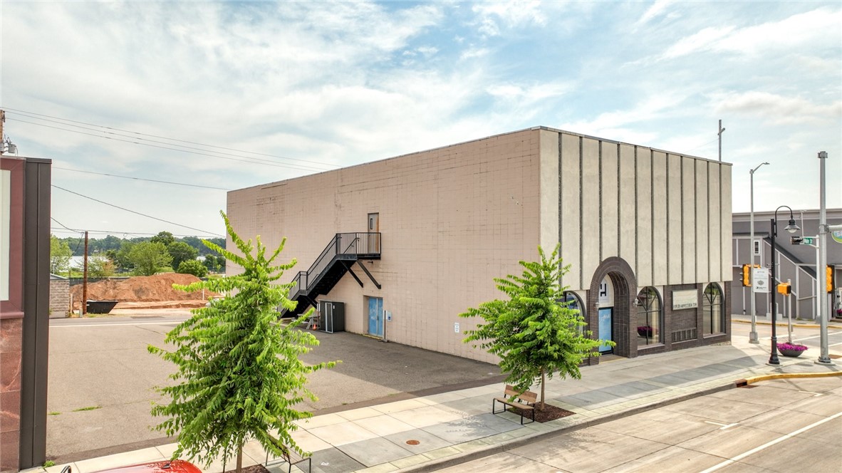 1 N Main, Rice Lake, WI — photo 2