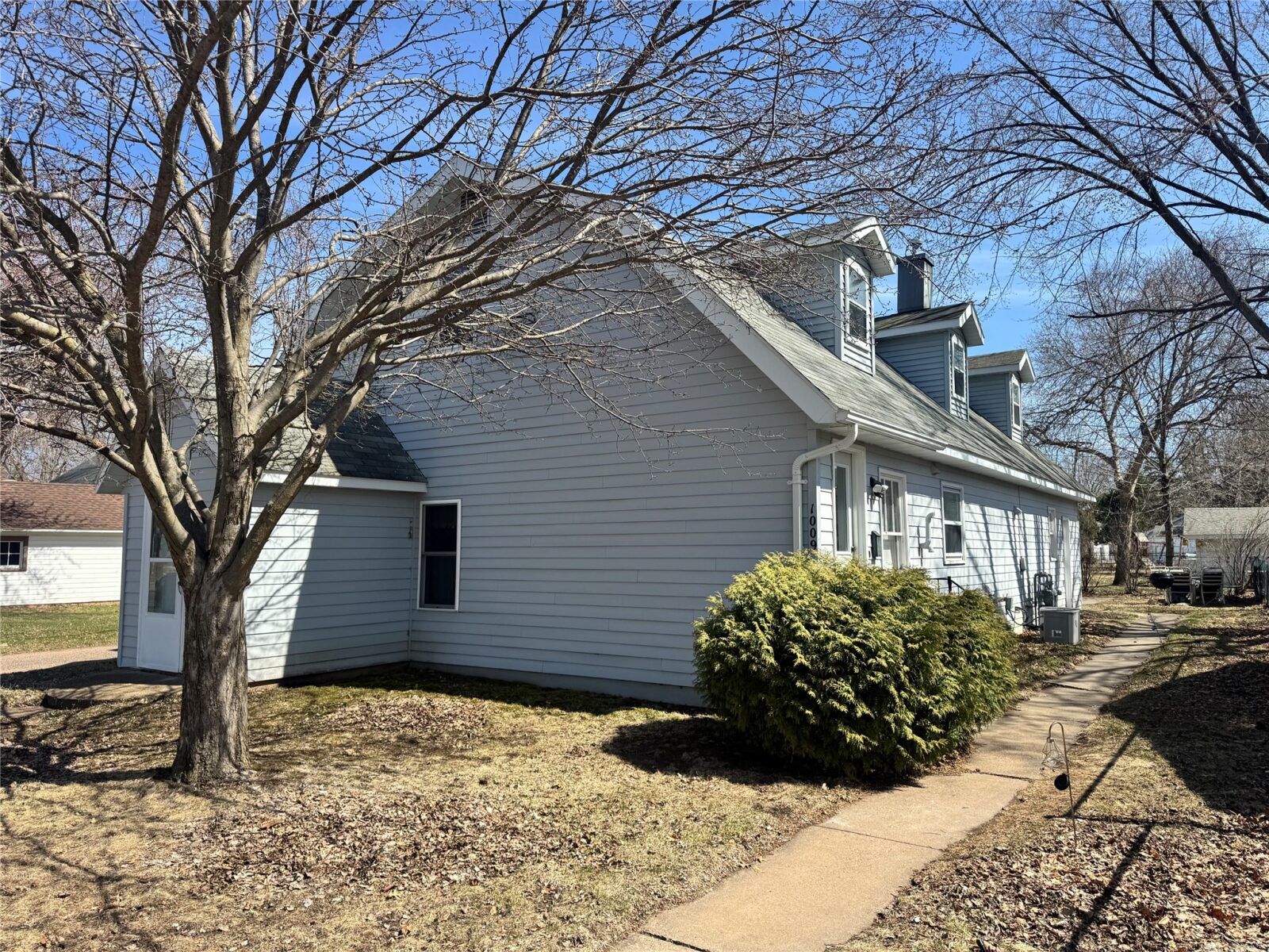Residential Income at 1009-1011 Saint Augustine, Chippewa Falls, WI 54729 — photo 2