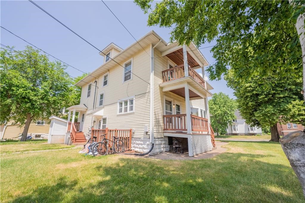 Residential Income at 1010 Farwell Street, Eau Claire, WI 54701 — photo 4