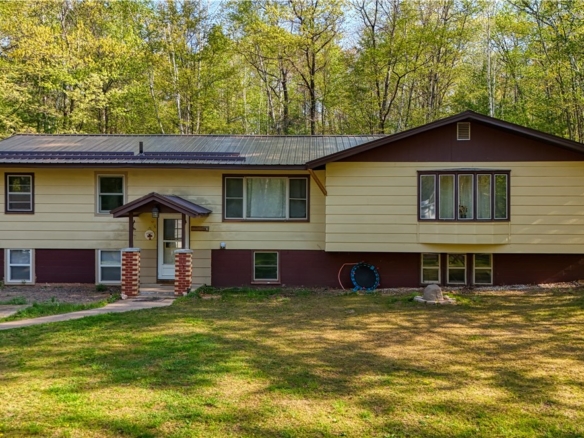 Residentialhouse for sale picture with an address of  10148 McClaine Road in Hayward and a list price of 364900