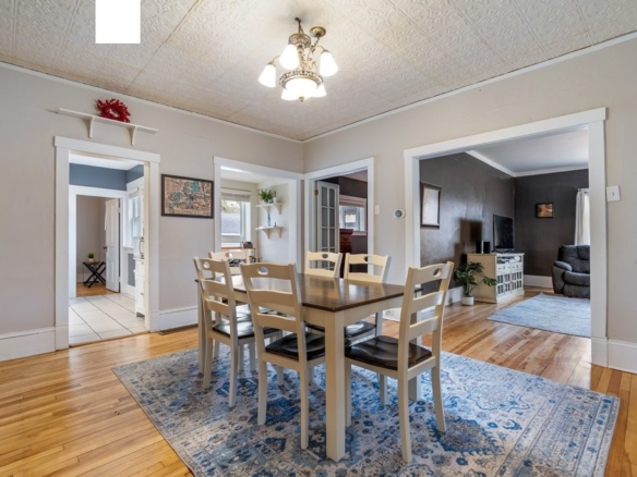 Residentialhouse for sale picture with an address of  1018 6th Avenue in Eau Claire and a list price of 244900