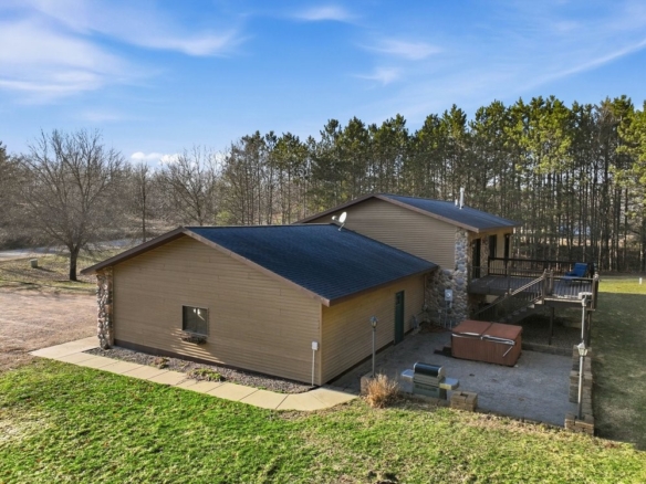 Residentialhouse for sale picture with an address of  1021 N Trails End St Avenue in Bruce and a list price of 299900