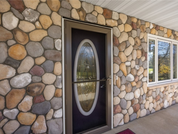 Residentialhouse for sale picture with an address of  1048 85th Avenue in Amery and a list price of 474000