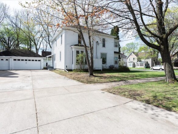ResidentialIncomehouse for sale picture with an address of  1104 7th Street in Menomonie and a list price of 289500