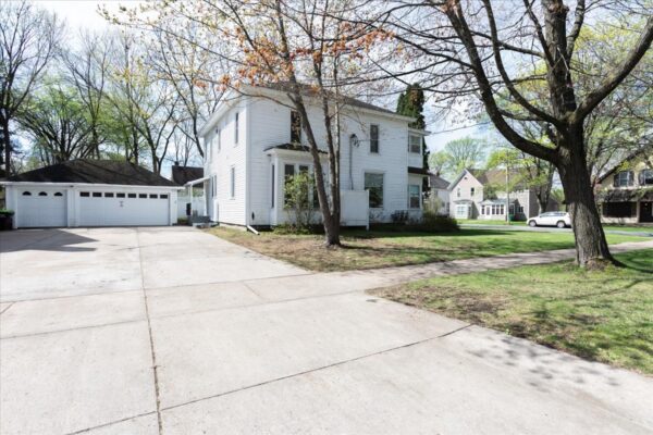 ResidentialIncomehouse for sale picture with an address of  1104 7th Street in Menomonie and a list price of 289500