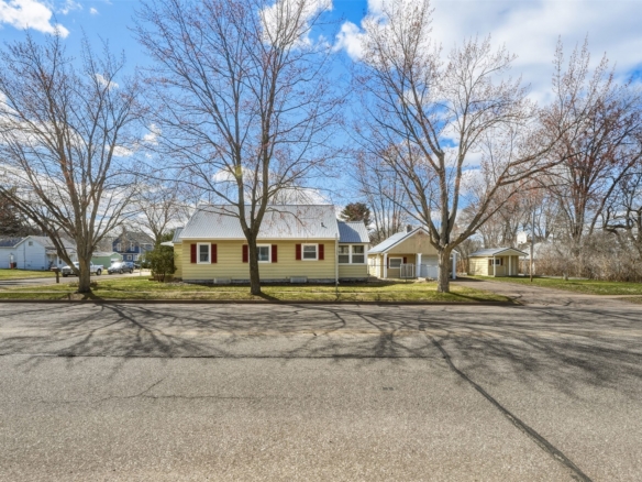 Residentialhouse for sale picture with an address of  1104 Garfield Avenue in Altoona and a list price of 269900