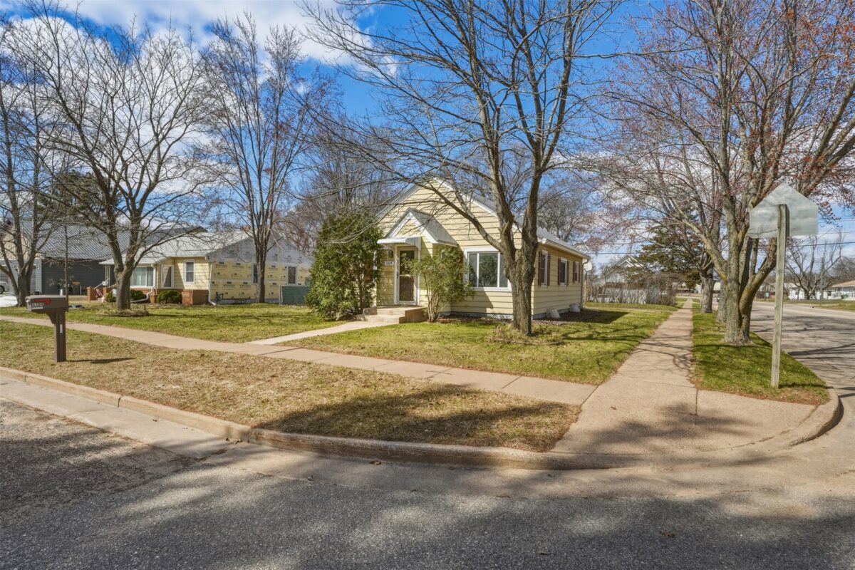 1104 Garfield Avenue Altoona WI 54720 — photo 3