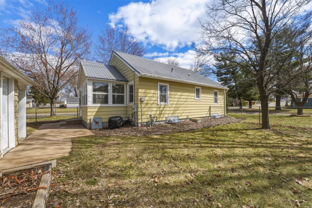 1104 Garfield Avenue Altoona WI 54720 — photo 36