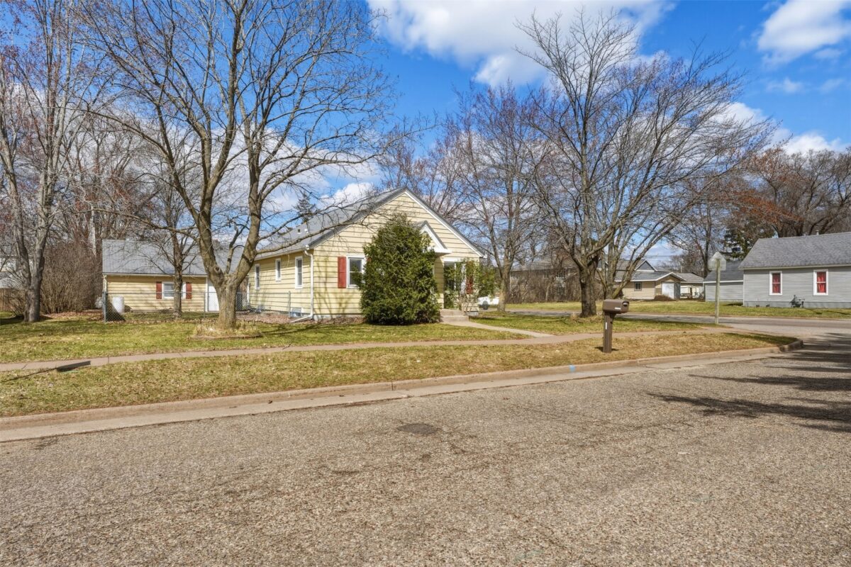 1104 Garfield Avenue Altoona WI 54720 — photo 4