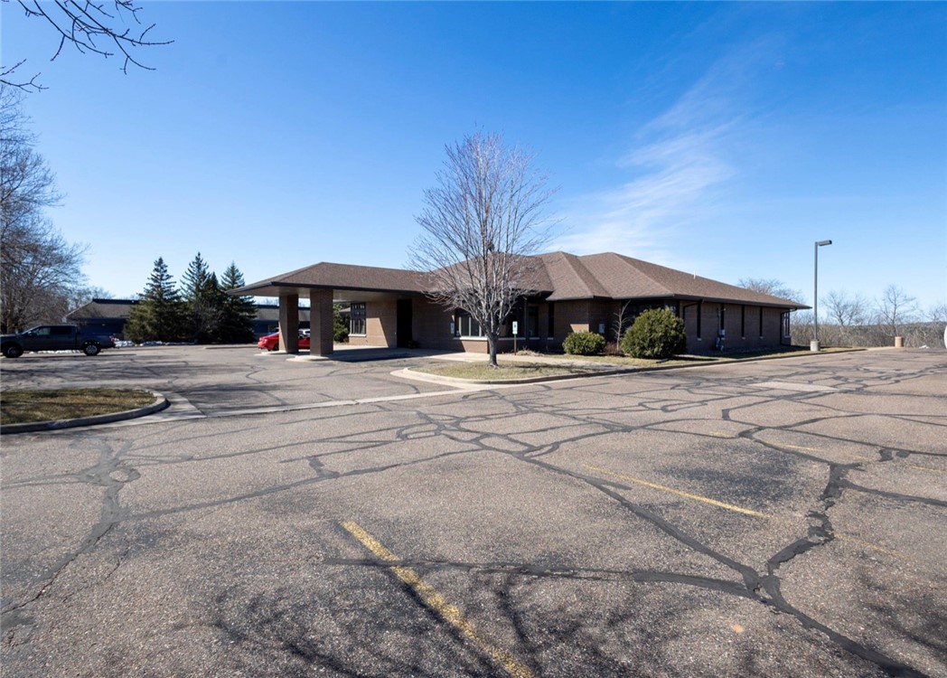 Residential at 1110 Oak Ridge Drive, Eau Claire, WI 54701 — photo 3