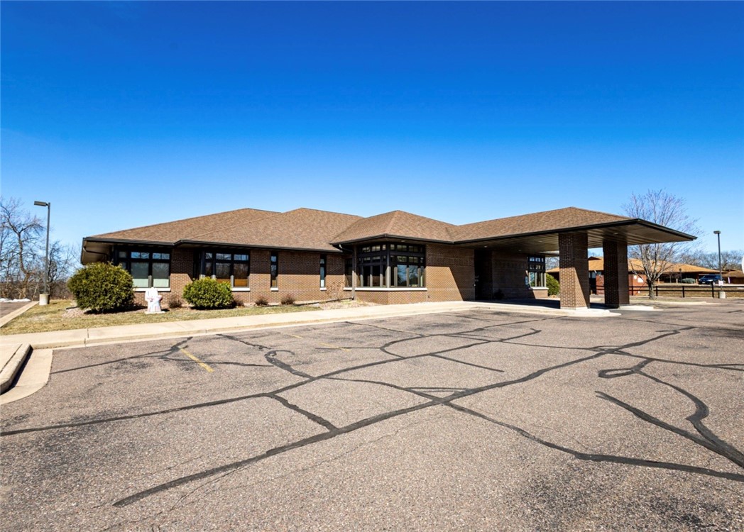 Residential at 1110 Oak Ridge Drive, Eau Claire, WI 54701 — photo 4