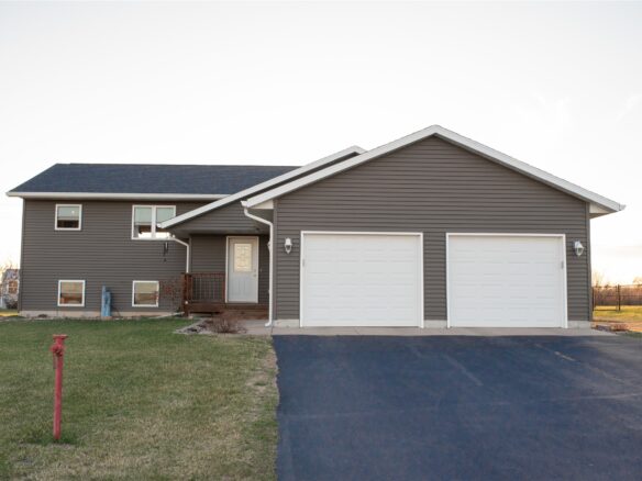 Residentialhouse for sale picture with an address of  1120 Clayton Street in Cameron and a list price of 429000