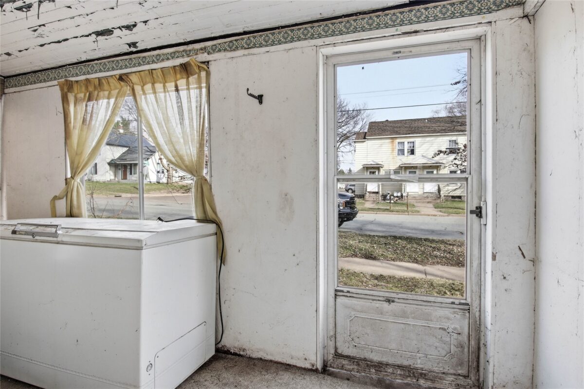 Residential at 1127 Madison Street, Eau Claire, WI 54703 — photo 8