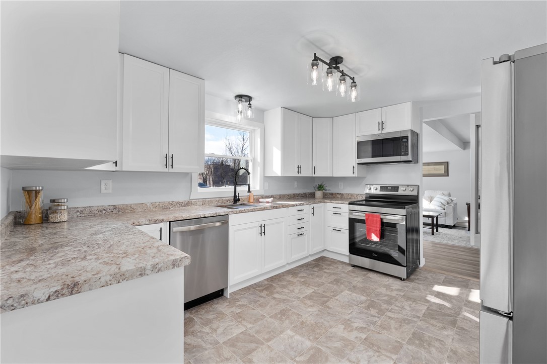 Residential at 114 School Street, Greenwood, WI 54437 — photo 4