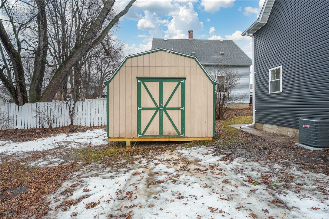 Residential at 114 School Street, Greenwood, WI 54437 — photo 9