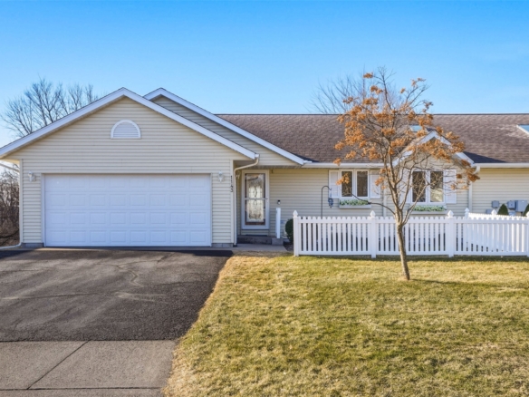 Residentialhouse for sale picture with an address of  1143 Weather Ridge Road in Chippewa Falls and a list price of 275000