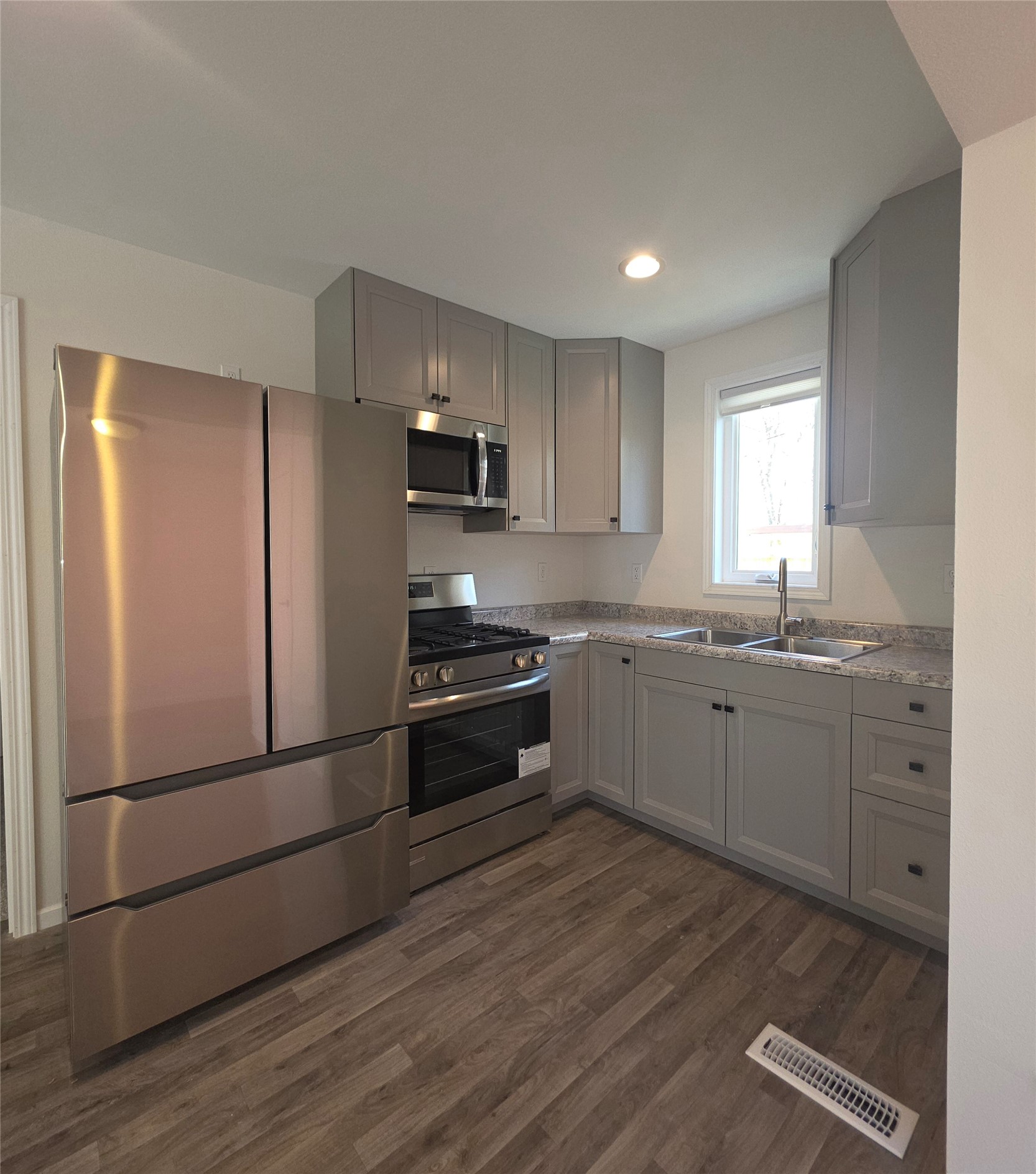 Residential at 1237 East Avenue, La Crosse, WI 54601 — photo 6