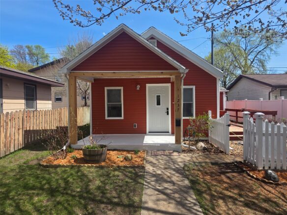 Residential at 1237 East Avenue, La Crosse, WI 54601 — photo 1