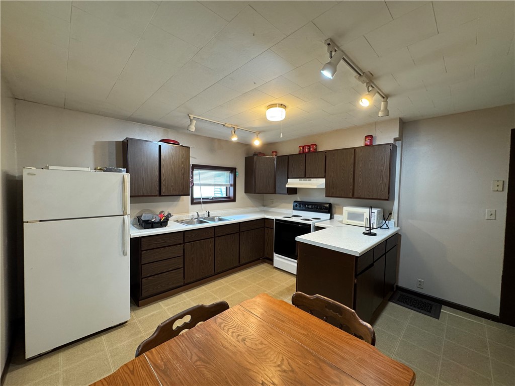 Residential Income at 126 Cedar Street, Chippewa Falls, WI 54729 — photo 6