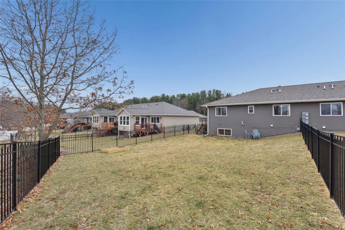 1352 Juniper Place Eau Claire WI 54703 — photo 25
