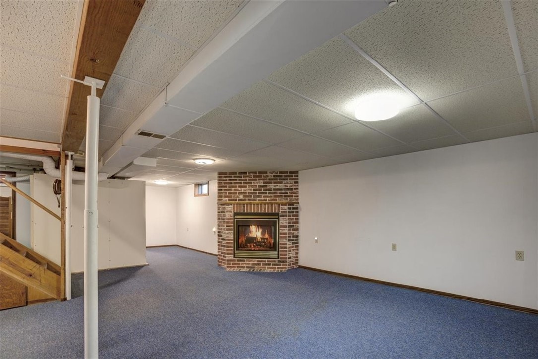 Residential at 1402 Knapp Street, Menomonie, WI 54751 — photo 27