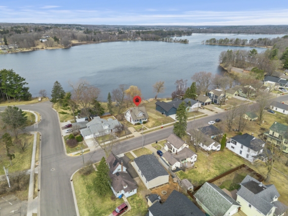 Residentialhouse for sale picture with an address of  1515 3rd Avenue in Cumberland and a list price of 625000