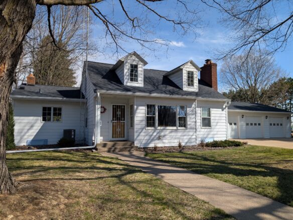 1521 6th Avenue Menomonie WI 54751 — photo 1