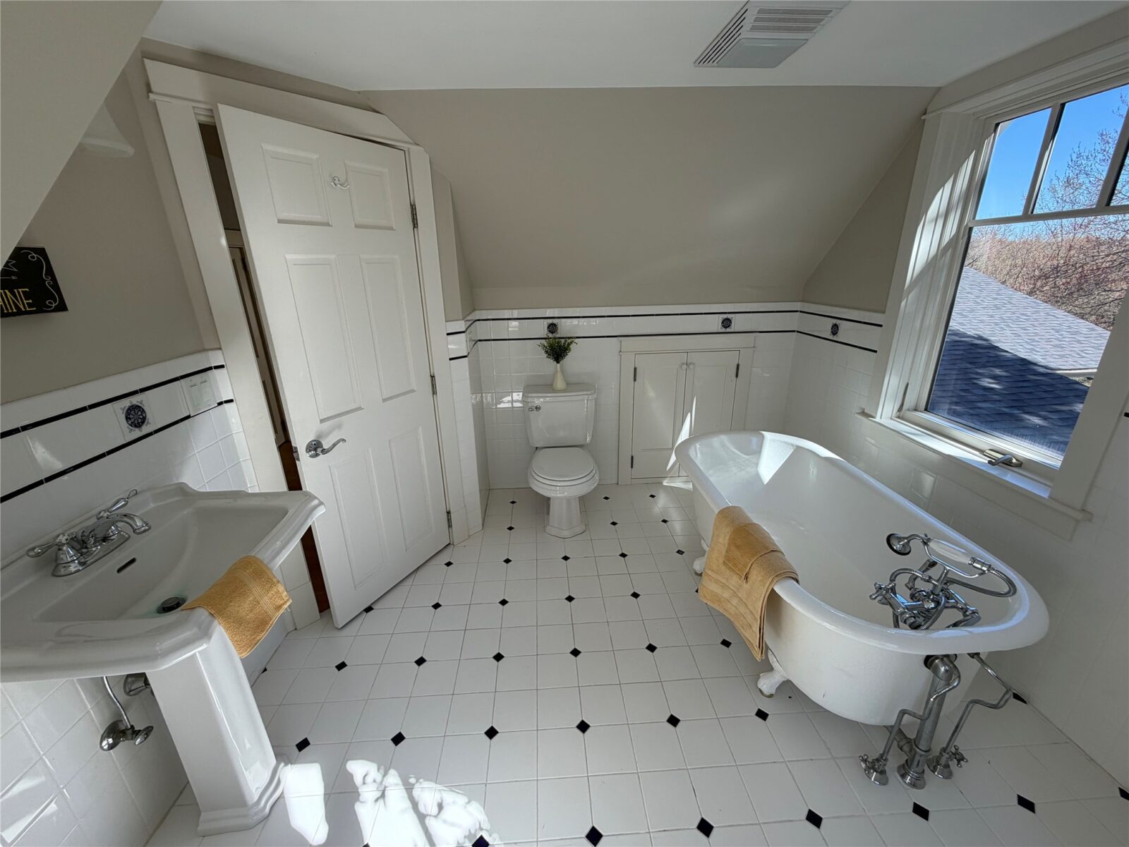 Residential at 1527 Deerfield Road, Eau Claire, WI 54703 — photo 14