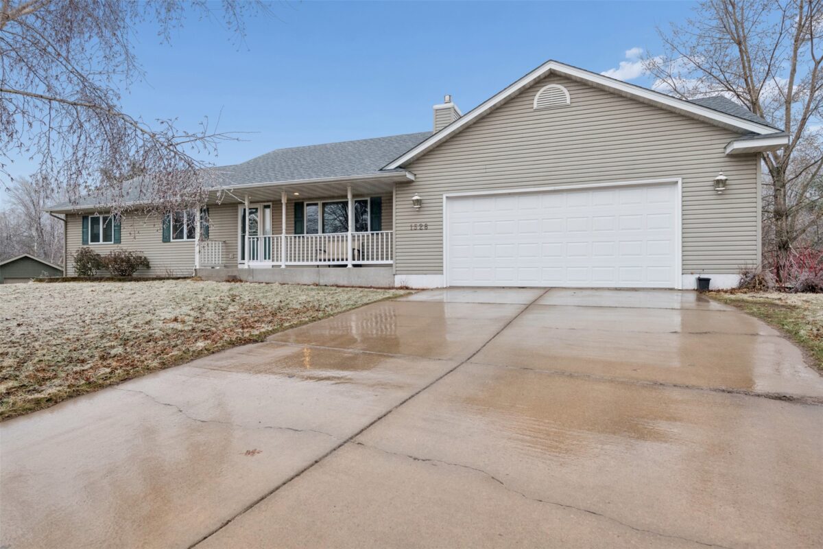 1528 Shore Haven Court Menomonie WI 54751 — photo 2