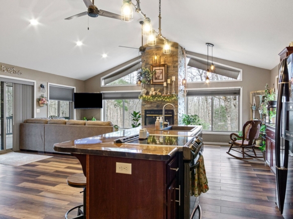 Residentialhouse for sale picture with an address of  15594 Deer Lane in Birchwood and a list price of 320000