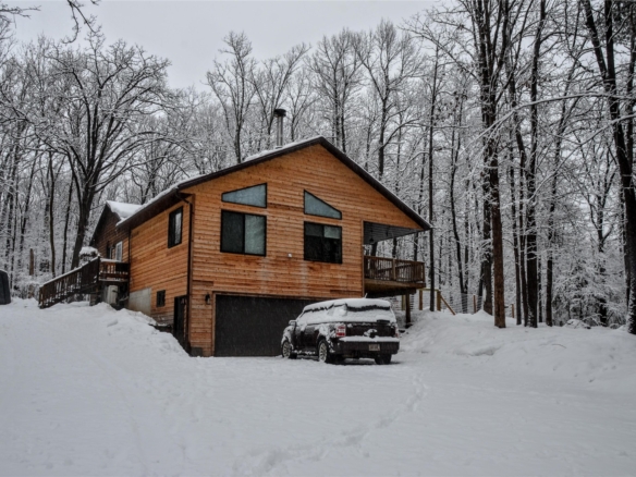 Residentialhouse for sale picture with an address of  15594 Deer Lane in Birchwood and a list price of 320000