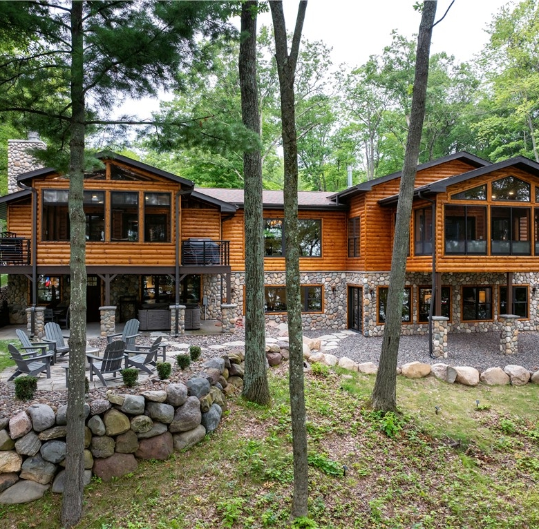 Residentialhouse for sale picture with an address of  15648W Victory Heights Circle in Stone Lake and a list price of 2299999