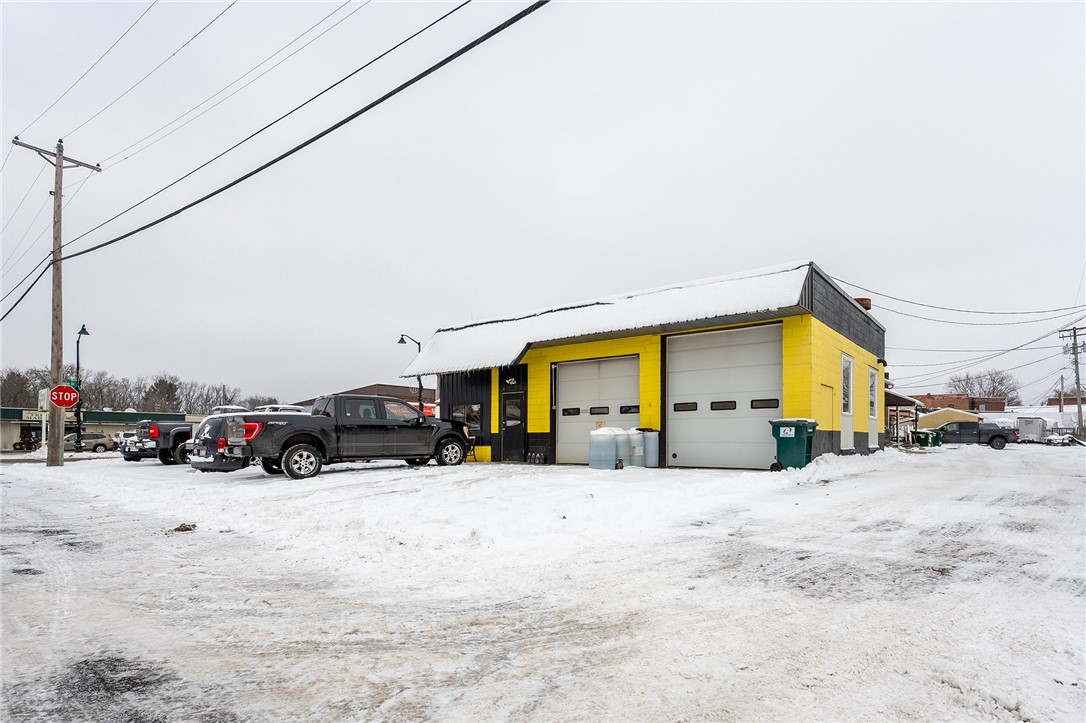 158 W Lincoln Street, Augusta, WI — photo 2