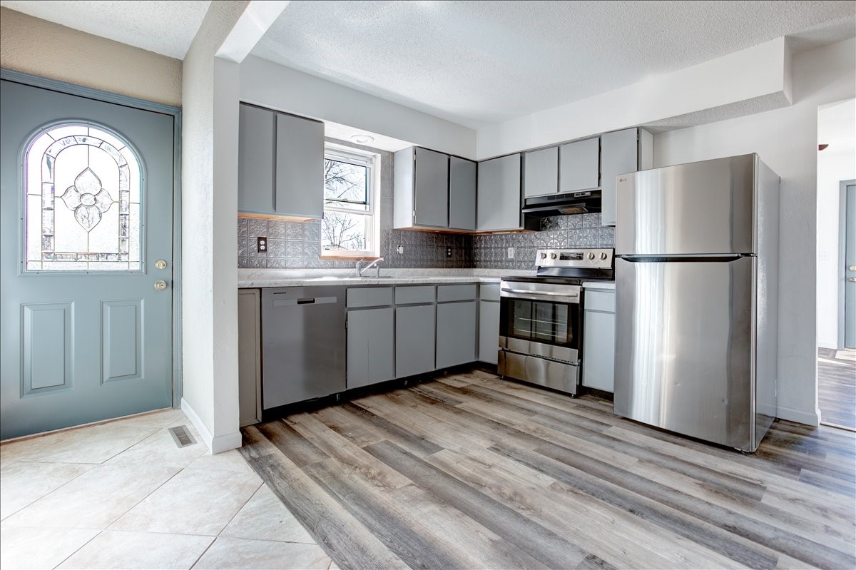 Residential at 1621 2nd Avenue, Menomonie, WI 54751 — photo 2