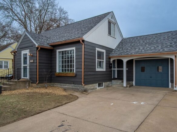 1621 Highland Avenue Eau Claire WI 54701 — photo 1
