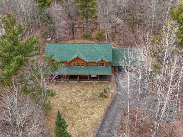 Residentialhouse for sale picture with an address of  16539 Acorn Ridge in Hayward and a list price of 547000