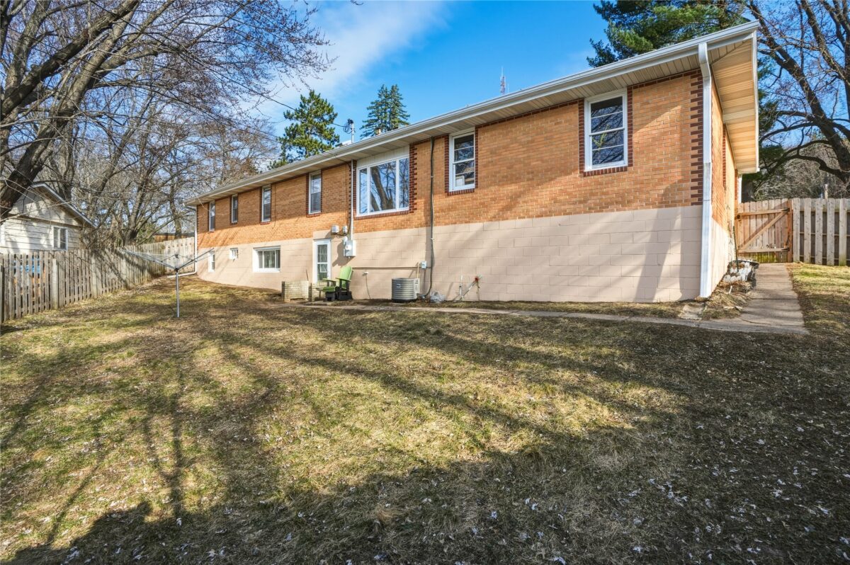 1720 South Street Eau Claire WI 54701 — photo 32
