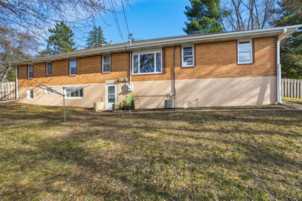 1720 South Street Eau Claire WI 54701 — photo 35