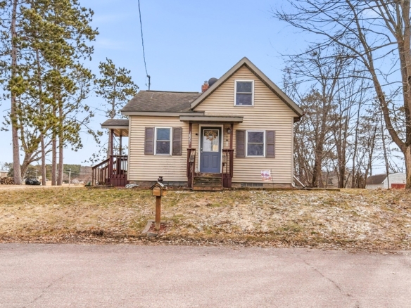 Residentialhouse for sale picture with an address of  18251 Clarke Street in Whitehall and a list price of 110000