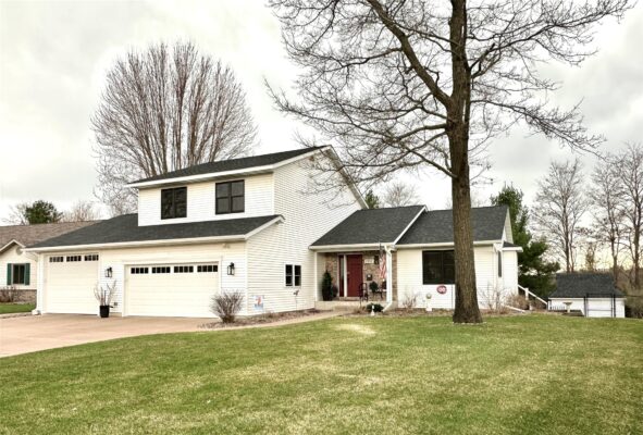 1932 Mark Lane, Eau Claire, WI