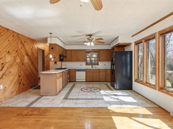 Residentialhouse for sale picture with an address of  1953 Francis Street in Eau Claire and a list price of 294900