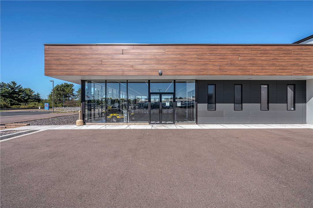 2000 Stout Street, Menomonie, WI — photo 8