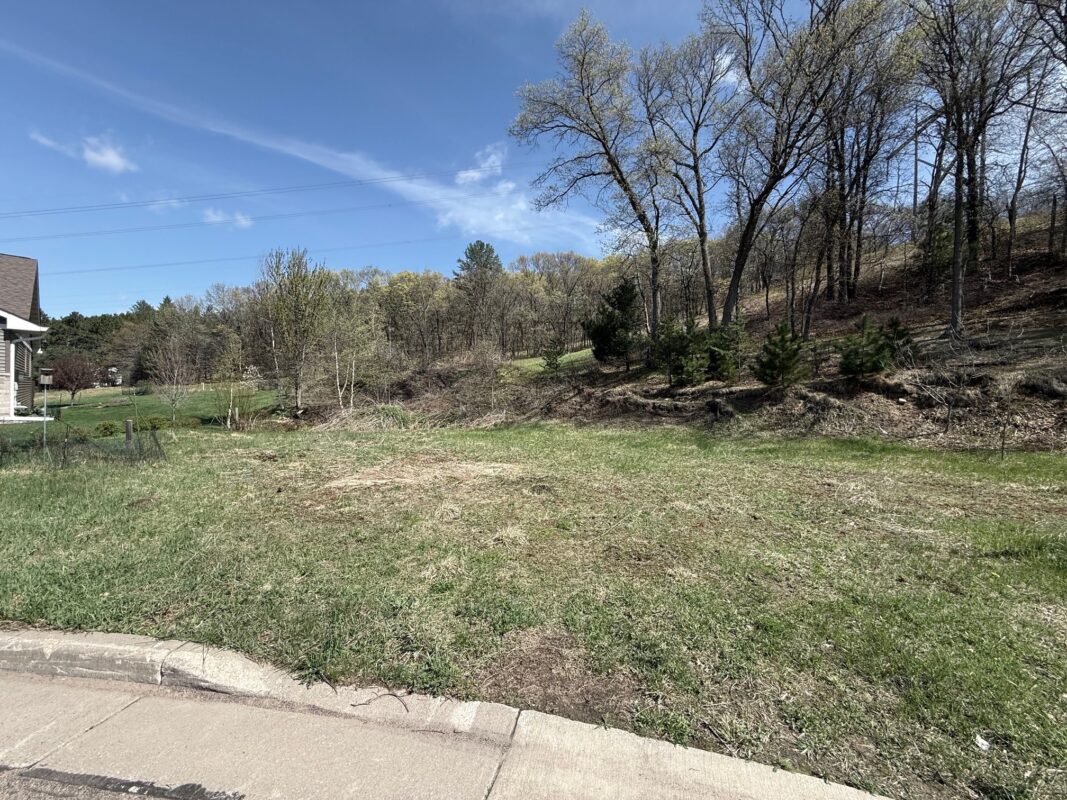 2247 Camden Court, Eau Claire, WI — photo 2