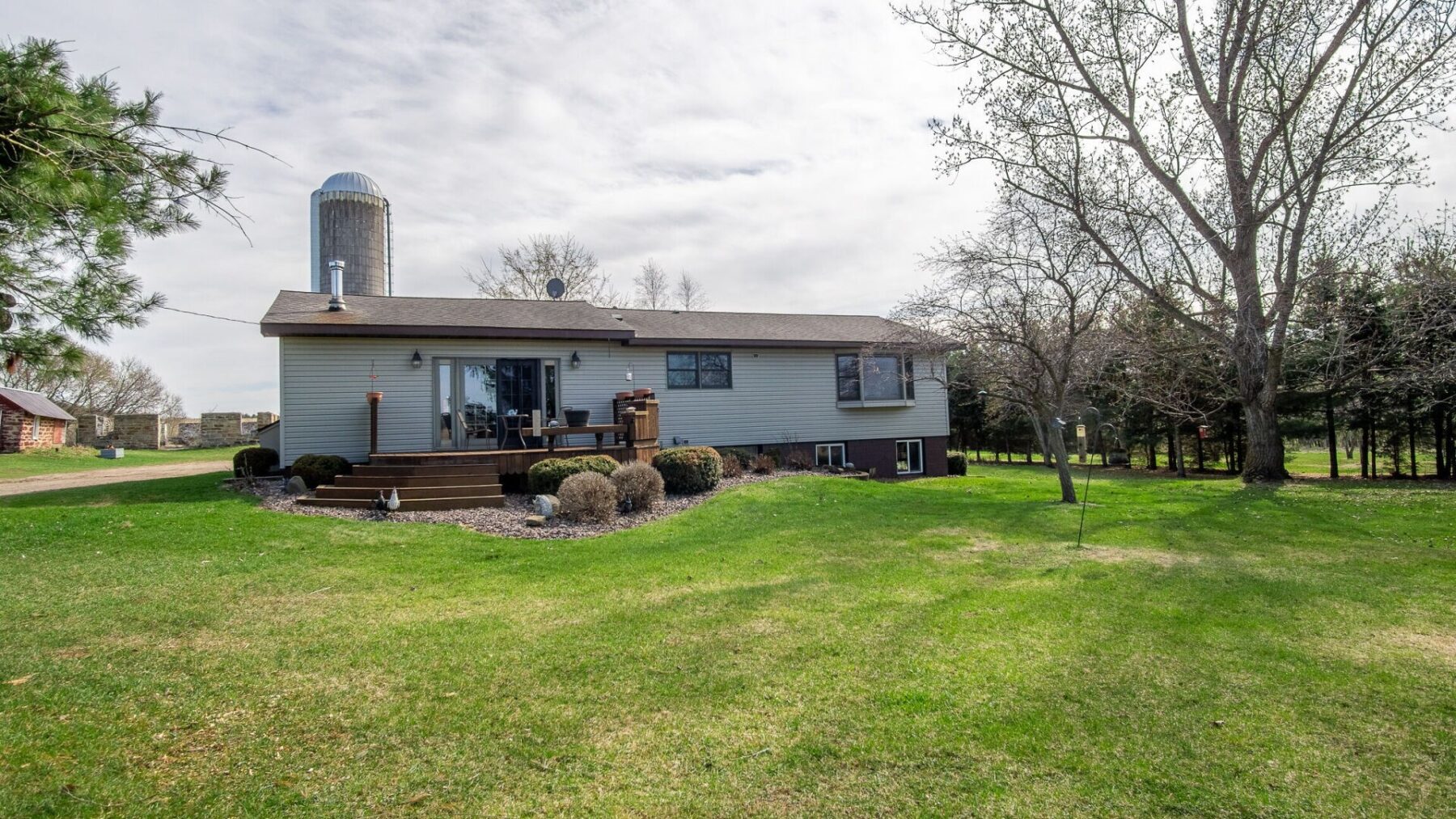 23 17 3/4 18th Street, New Auburn, WI — photo 2