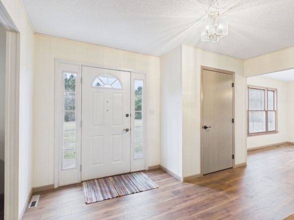 Residentialhouse for sale picture with an address of  24344 Old 35  in Siren and a list price of 475000