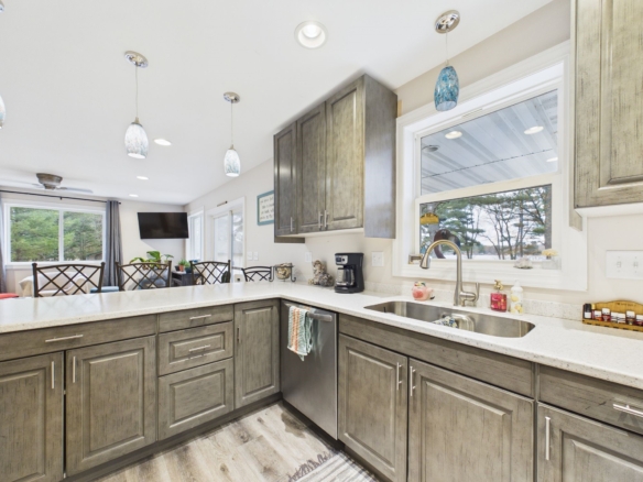 Residentialhouse for sale picture with an address of  24812 Sunfish Bay Road in Siren and a list price of 305000