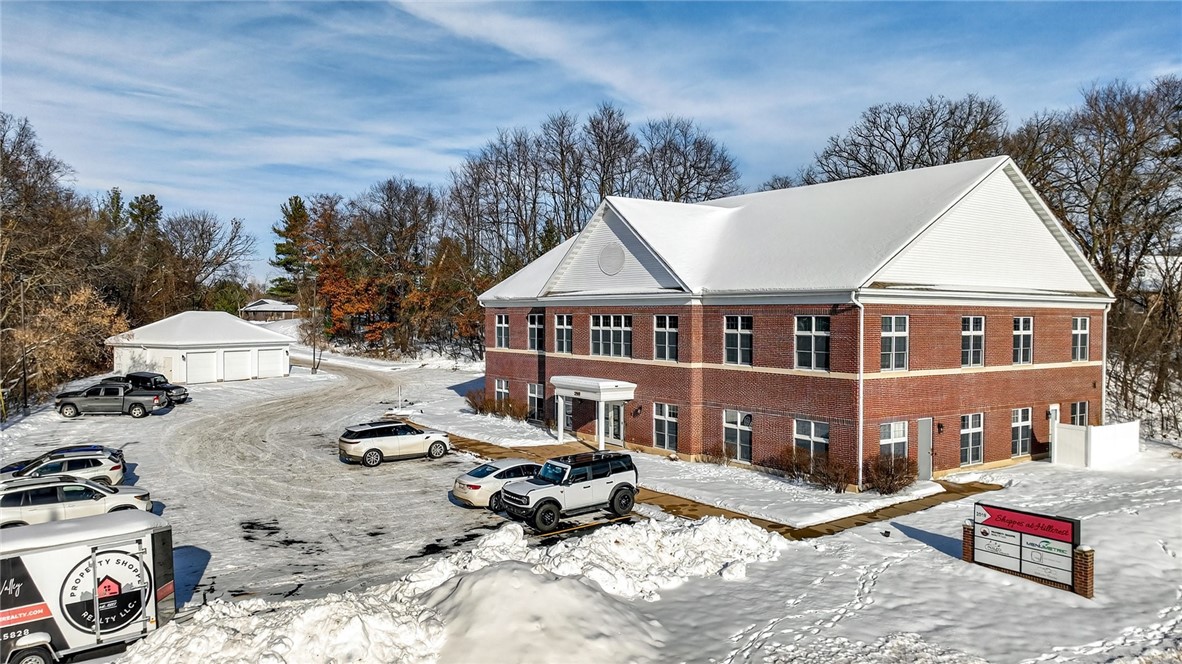 2519 N Hillcrest Parkway, Altoona, WI — photo 2