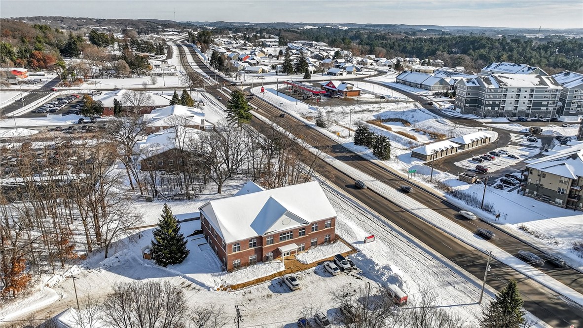 2519 N Hillcrest Parkway, Altoona, WI — photo 3